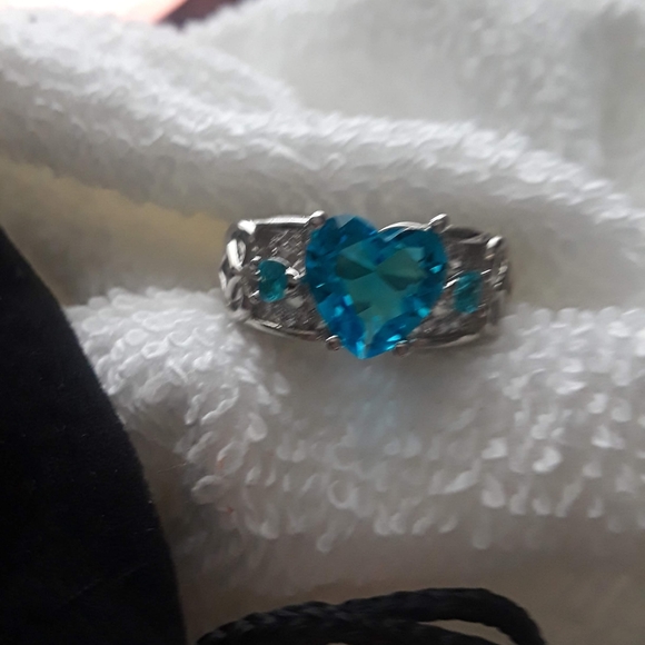 Turquoise blue heart shaped ring. - Picture 4 of 6